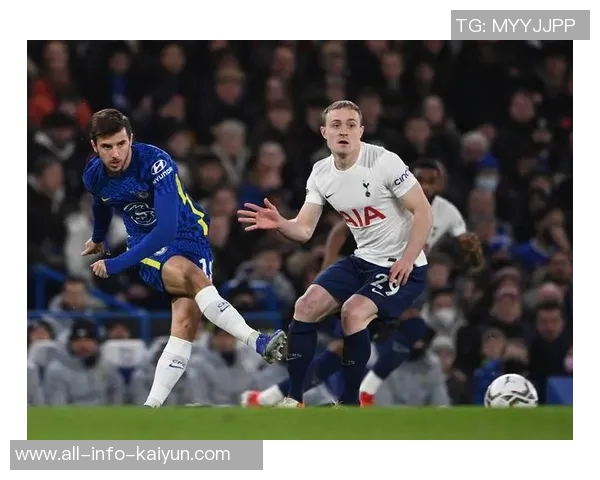 慈善拳击赛精彩上演切尔西传奇乔迪莫里斯战胜热刺名宿本特利 慈善拳击赛精彩上演切尔西传奇乔迪莫里斯战胜热刺名宿本特利